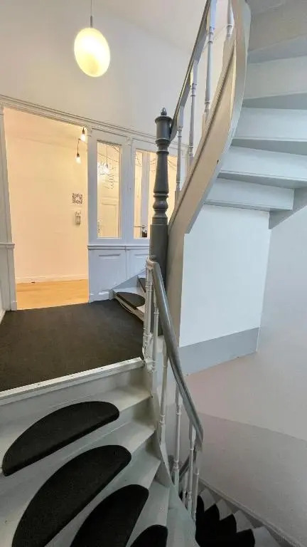 Geräumiges City-Apartment mit 4 Schlafzimmer und 2 Badezimmer mit Parkplätzen D46-OG