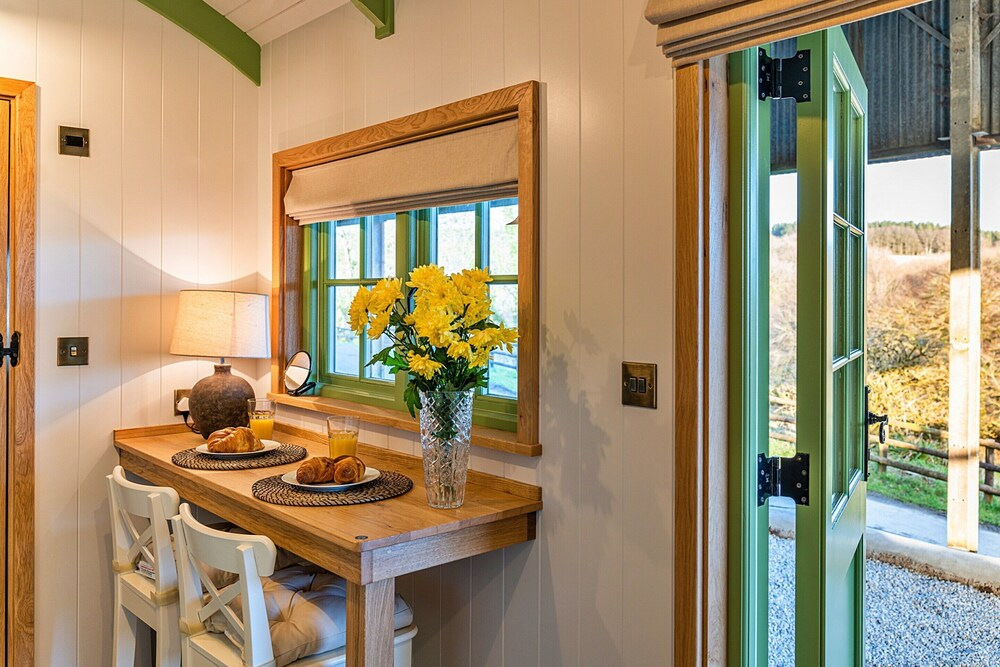 Shepherd's Hut in Devon by Scenic Lake