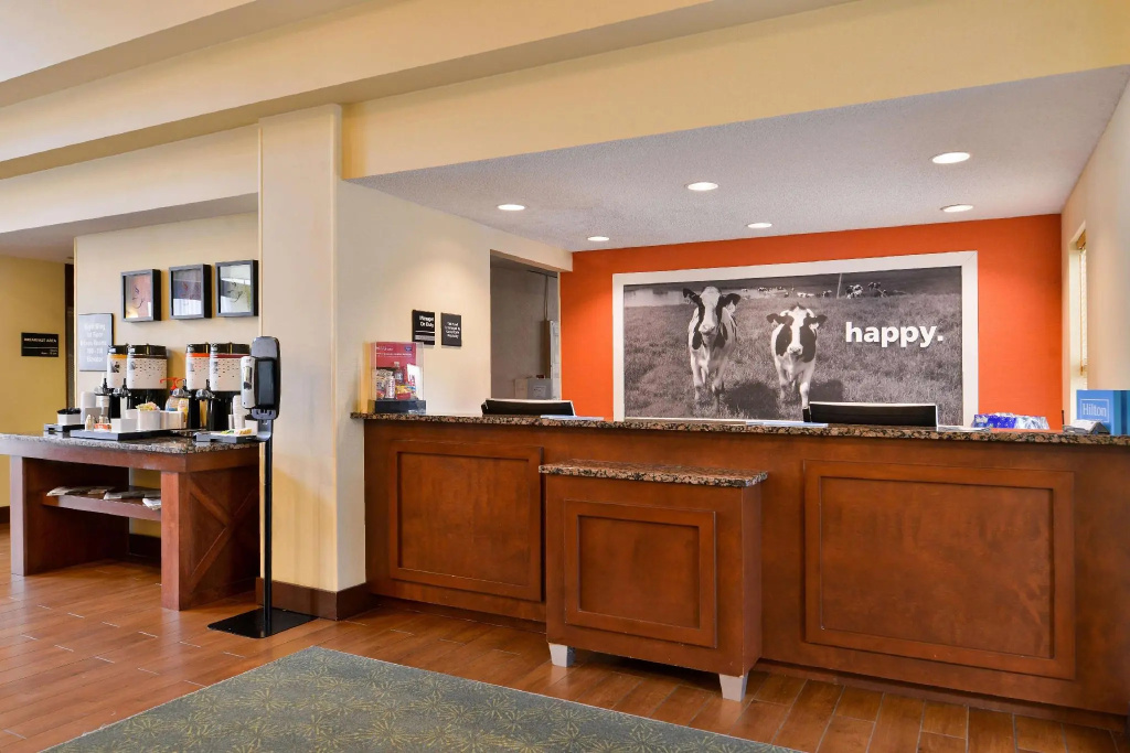 Hampton Inn & Suites Newport News-Airport - Oyster Point Area