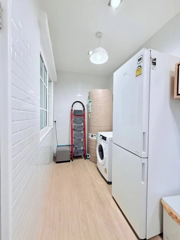Minimalist Townhome Stay