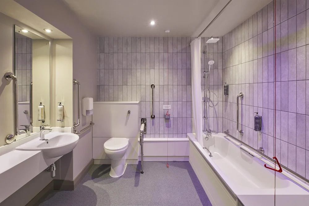 Premier Inn Bedford - Priory Marina