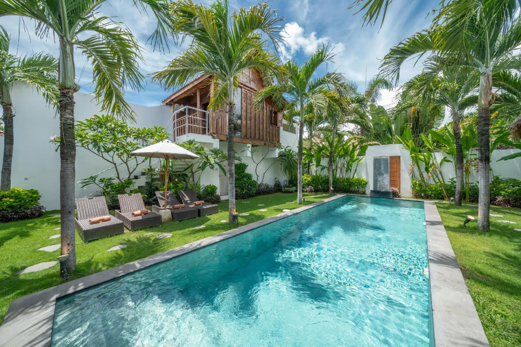Villa Palm Tree