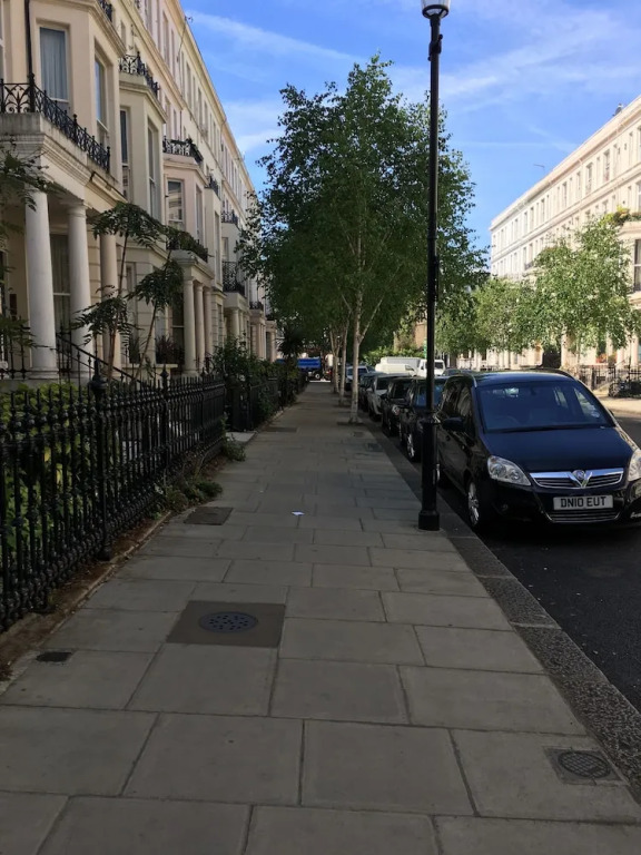 Earls Court Apartments by BaseToGo