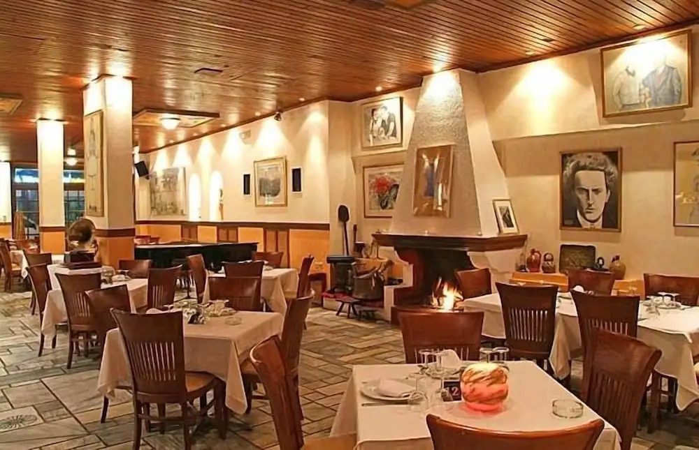 Iniohos Hotel