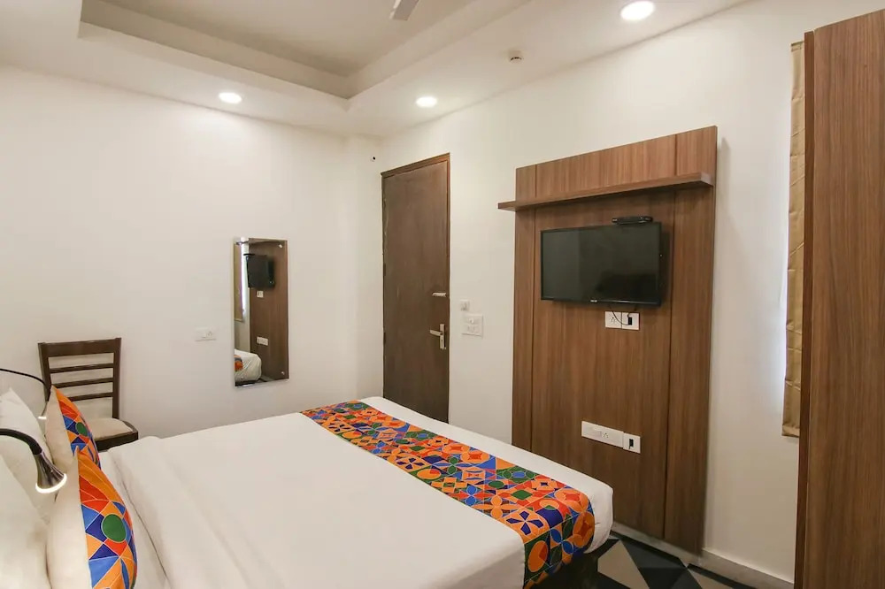 FabHotel Signature Luxe Inn