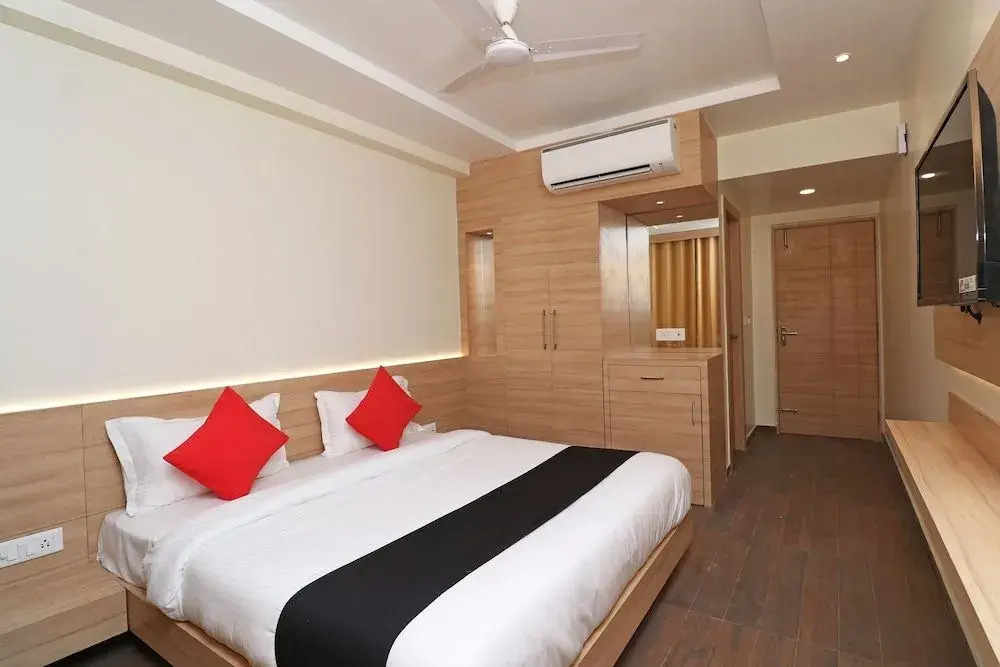 Capital O 30624 Hotel Triton