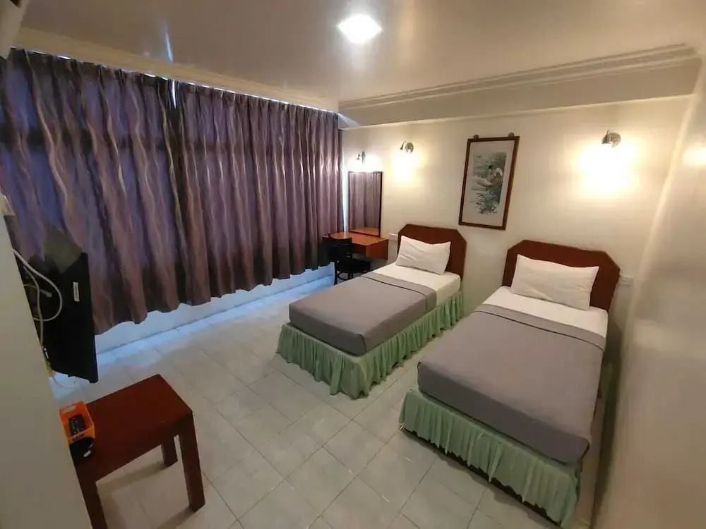 TRAVELLERS LODGE