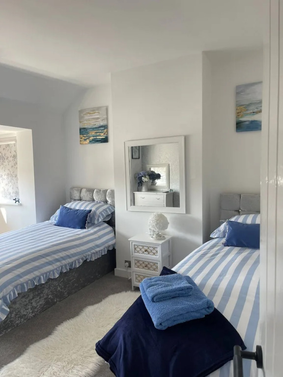 Staysolihull, Large Spacious Corner House,