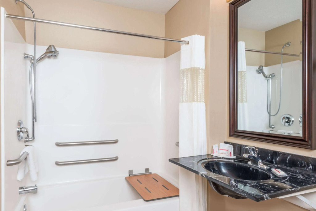 Ramada by Wyndham Strasburg - Shenandoah Valley