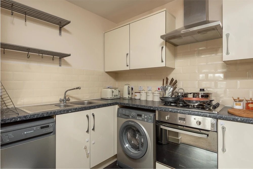 Luxury 2 Bed Flat by the Canal