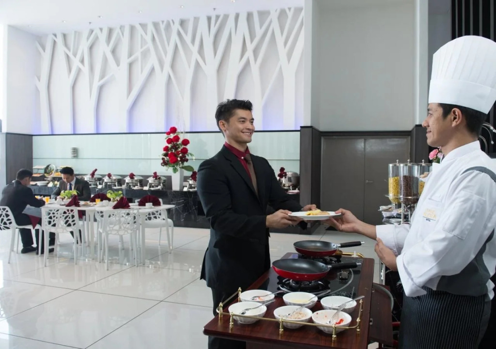 Grand Alora Hotel