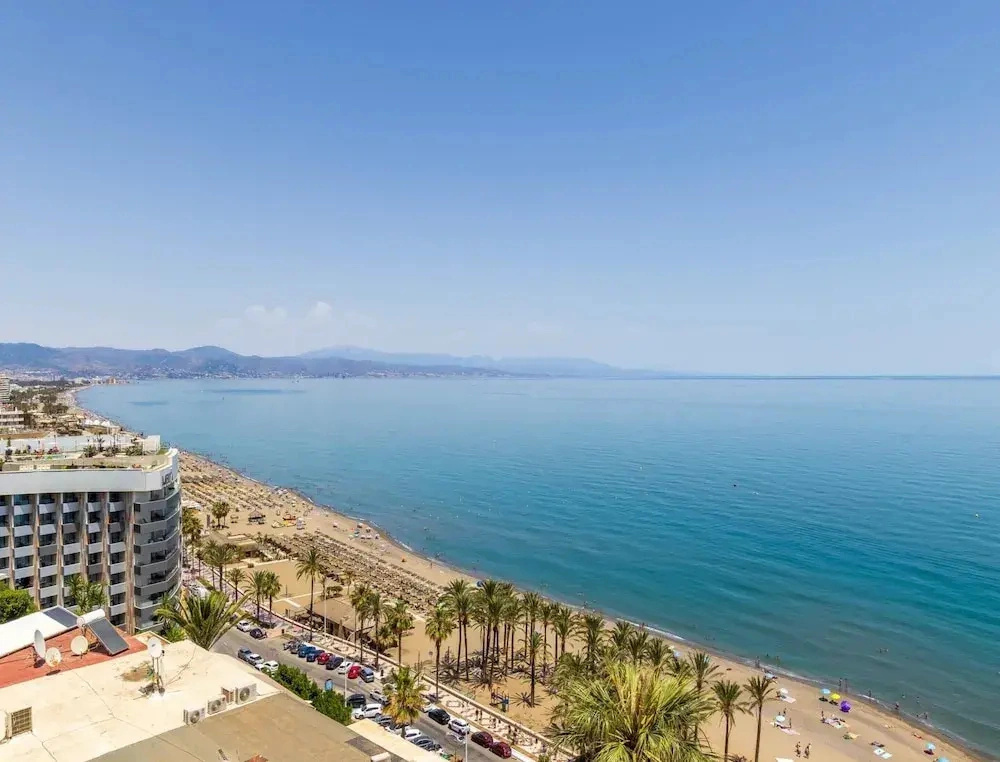 Coastal Stay in Torre de la Roca