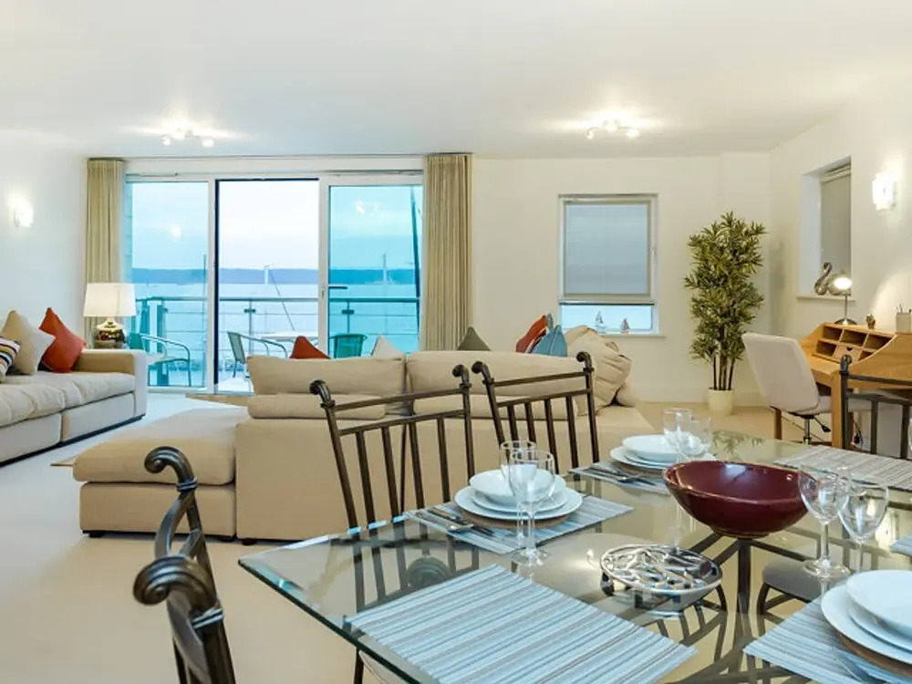 Riva - sea views- 180-Degree Panoramic Views from Balcony