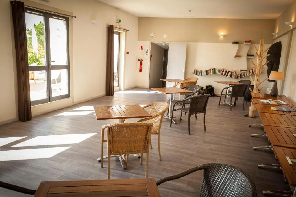 Hôtel les jardins du canal - piscine chauffée - solaire eco responsable - parking - garage - bornes électriques - accueil vélos - kids friendly