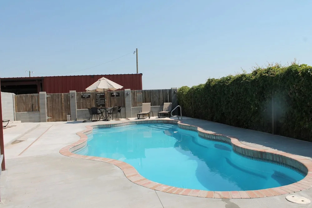 Adobe Rose Boutique Inn