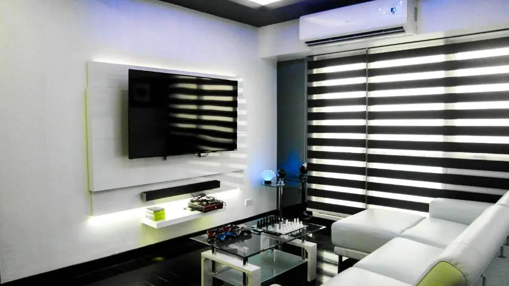 Modern Luxury Lower Penthouse Unit