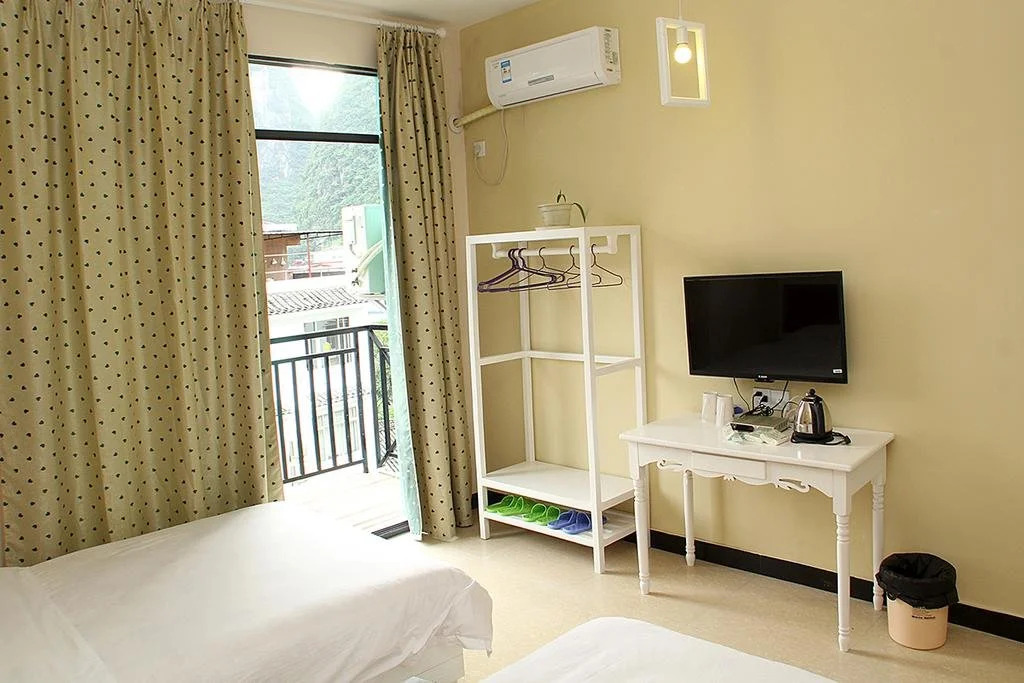 Shanshan gap Year Hotel