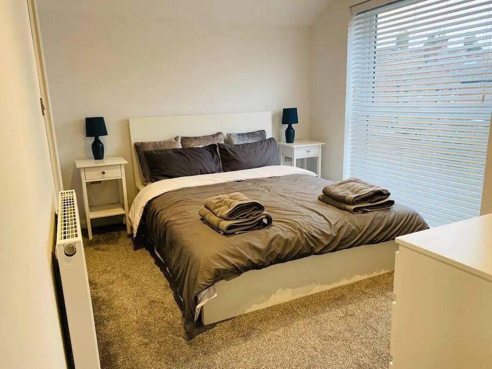 Luxury 2 bed Apartment Golden Triangle w Parking