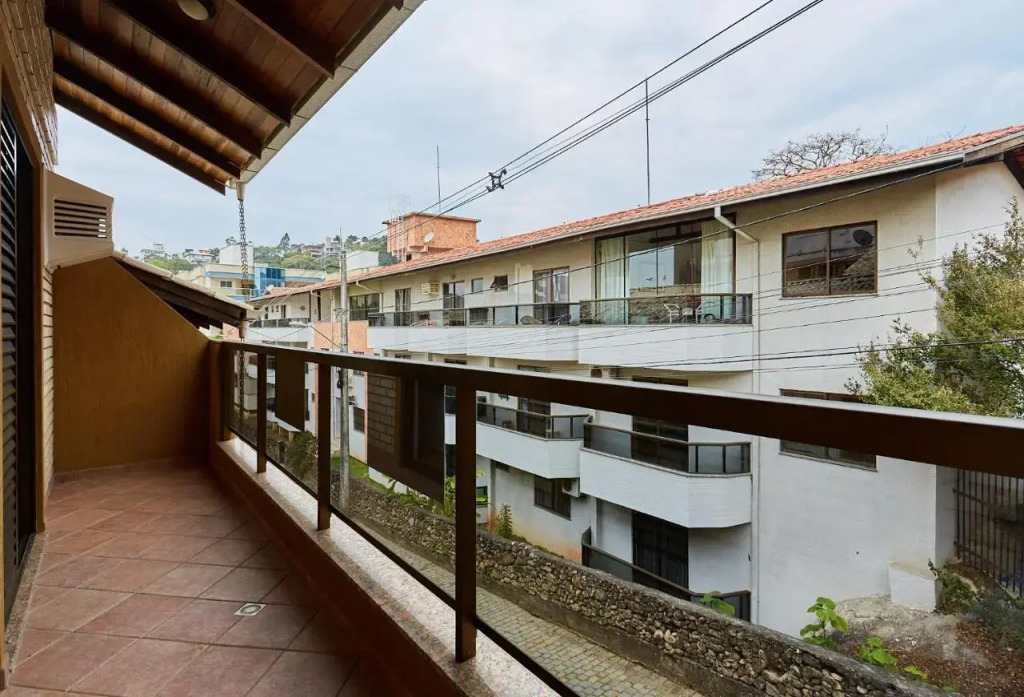 1062 Duplex 100 m da PRAIA DE BOMBINHAS . 2 suites