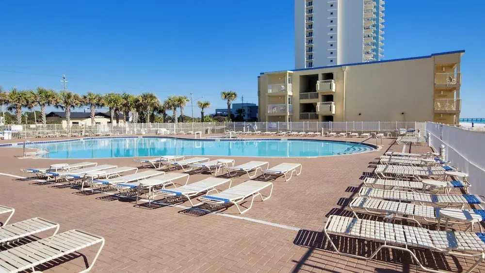 Tidewater Escape: 1br/2ba Beachfront Condo, Sleeps 6, Gulf Views & Comfort!