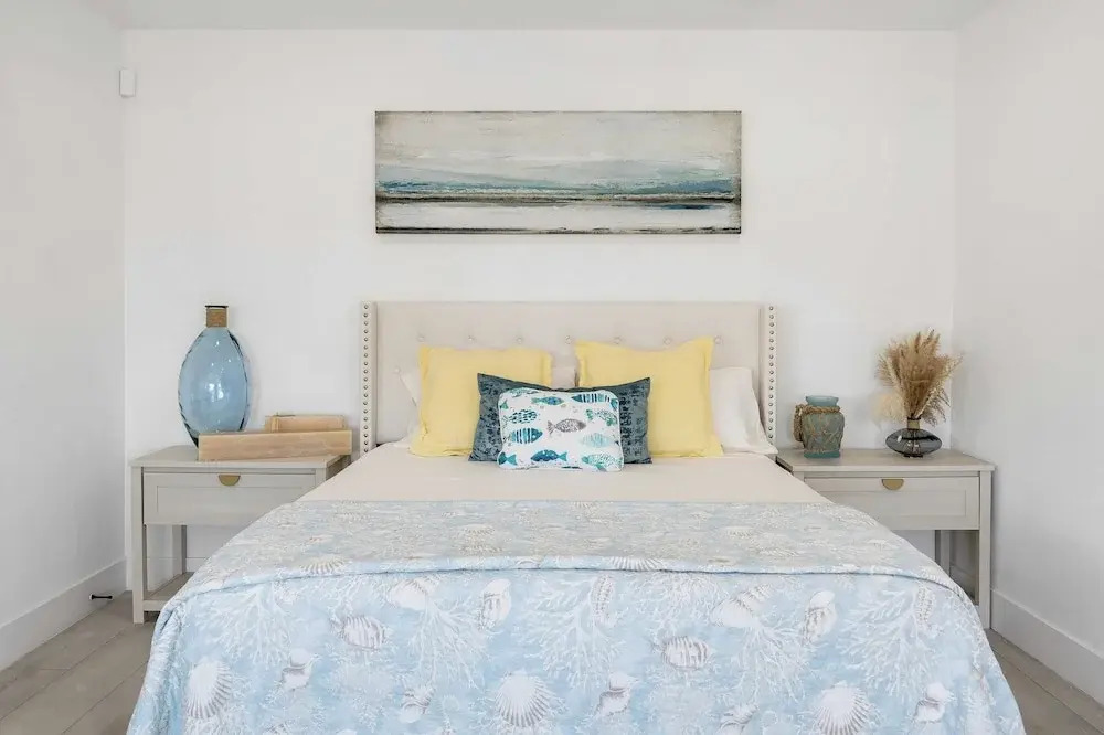 Walk to the Sand! Ocean Views, Balcony & Parking Sunset Surf