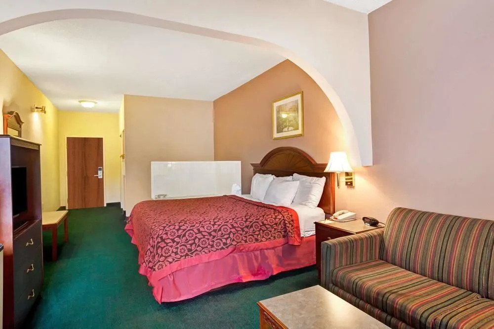 Days Inn Suites Airport Southwest