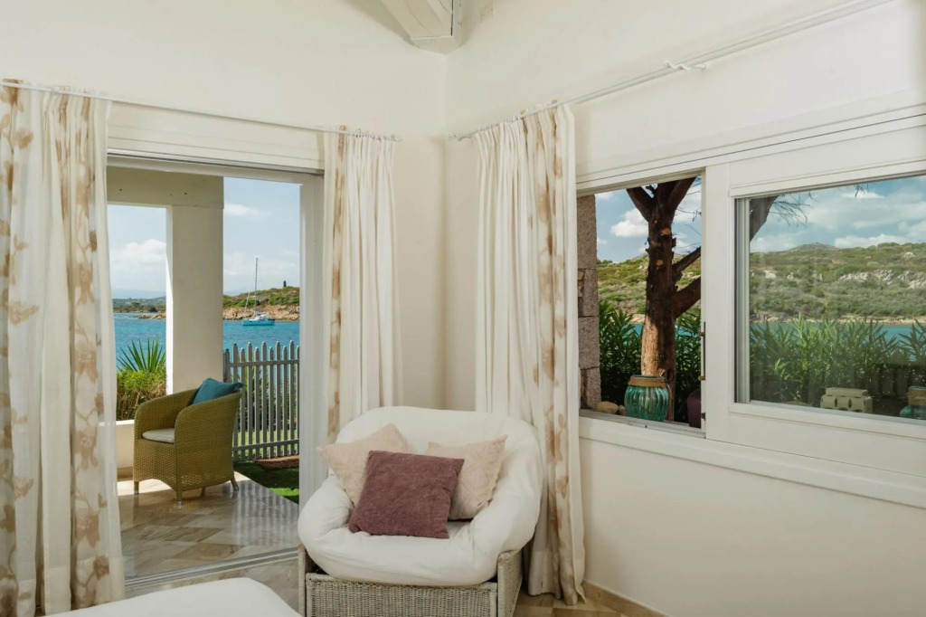 It features a large living area with fully equipped open kitchen and access to the covered terrace d-S'ABBA 1