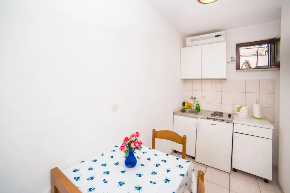 Studio Next to the Beach w Terrace and Parking