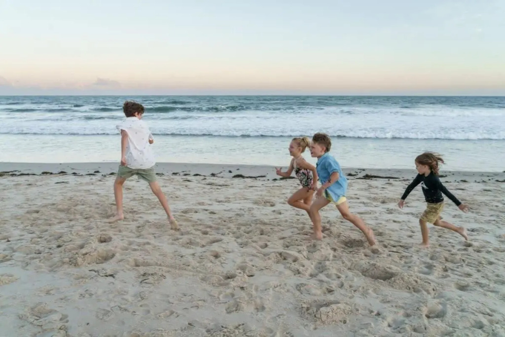 Modern 3 Bedroom Apartment, Just Minutes Walk to Kings Beach Waterfront - Ocean Views From Patio