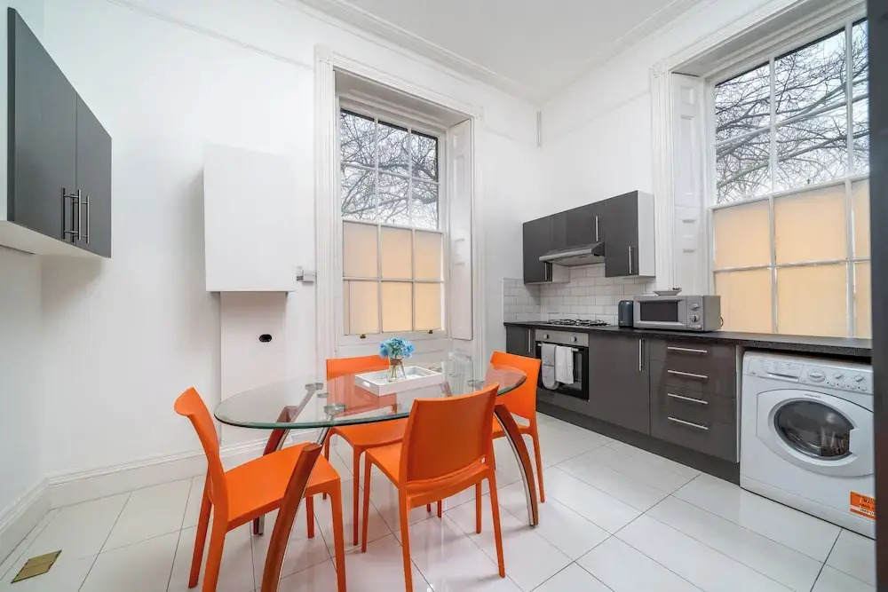 Elegant 2bed by 02 Arena, Airport with Fast Wi-Fi and Parking