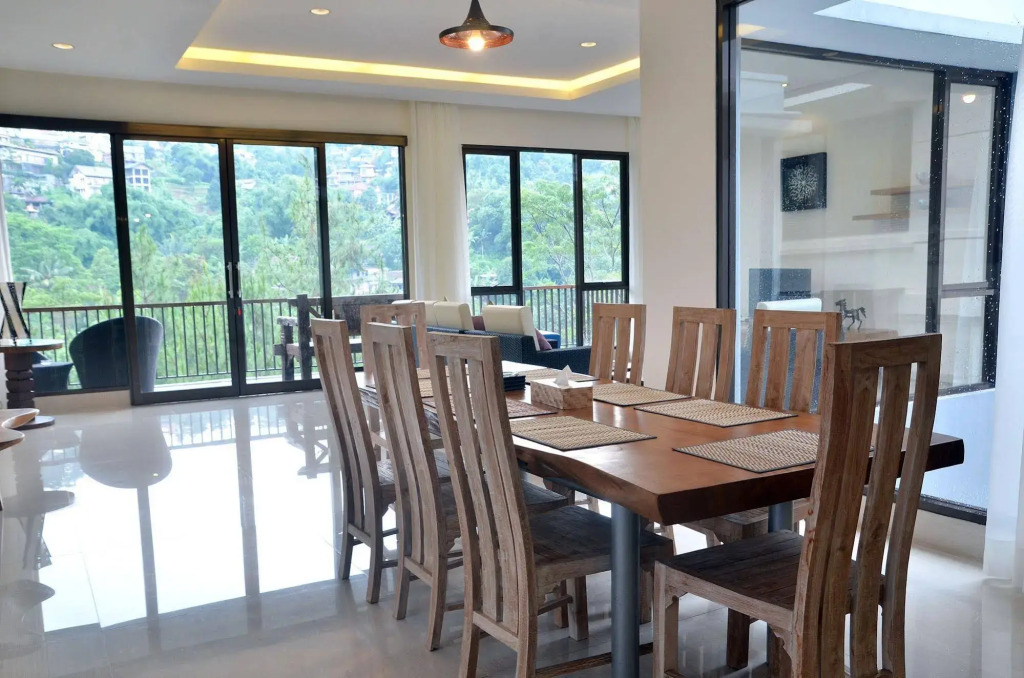 Hikari Hill View Villa 7 Bedrooms With a Private Swimming Pool and a Billiard Table