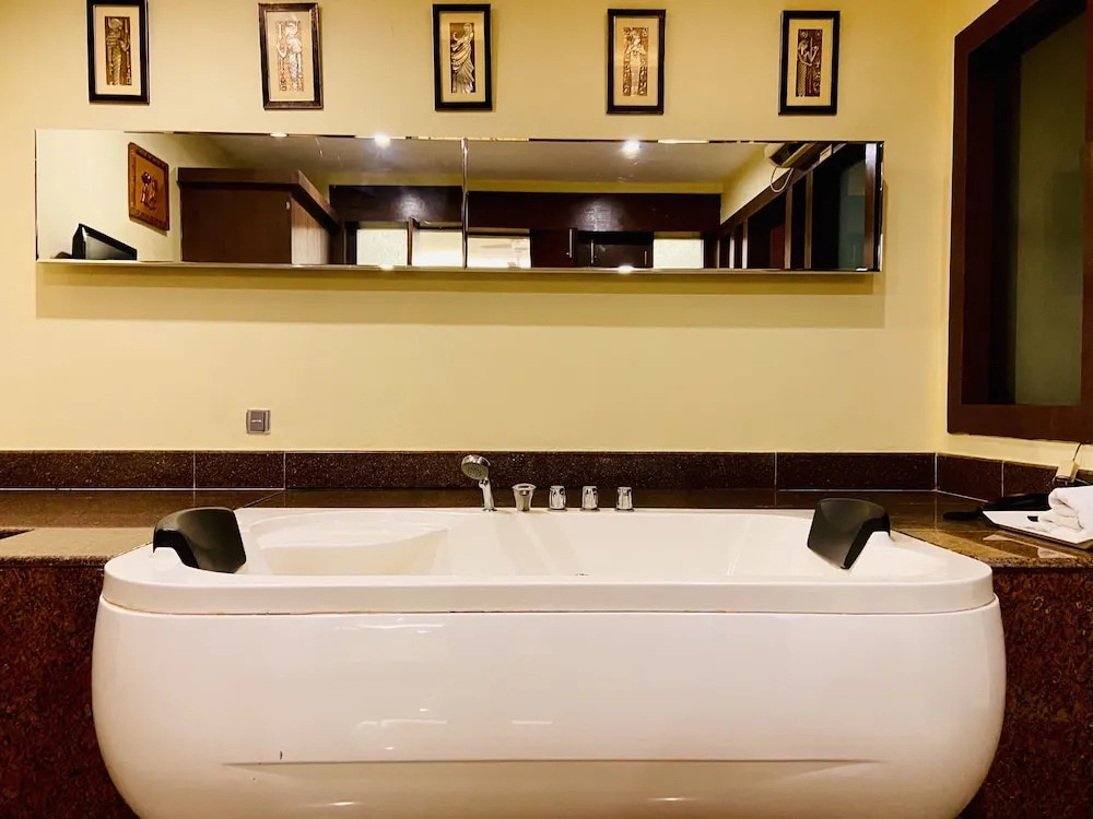 Hotel KRC Palace