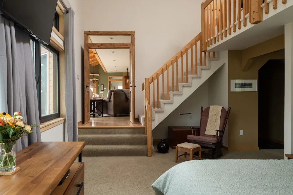 Lookout Lodge In Wondervu 4 Bedroom Home by RedAwning
