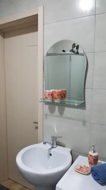 1 room hotel style apartment