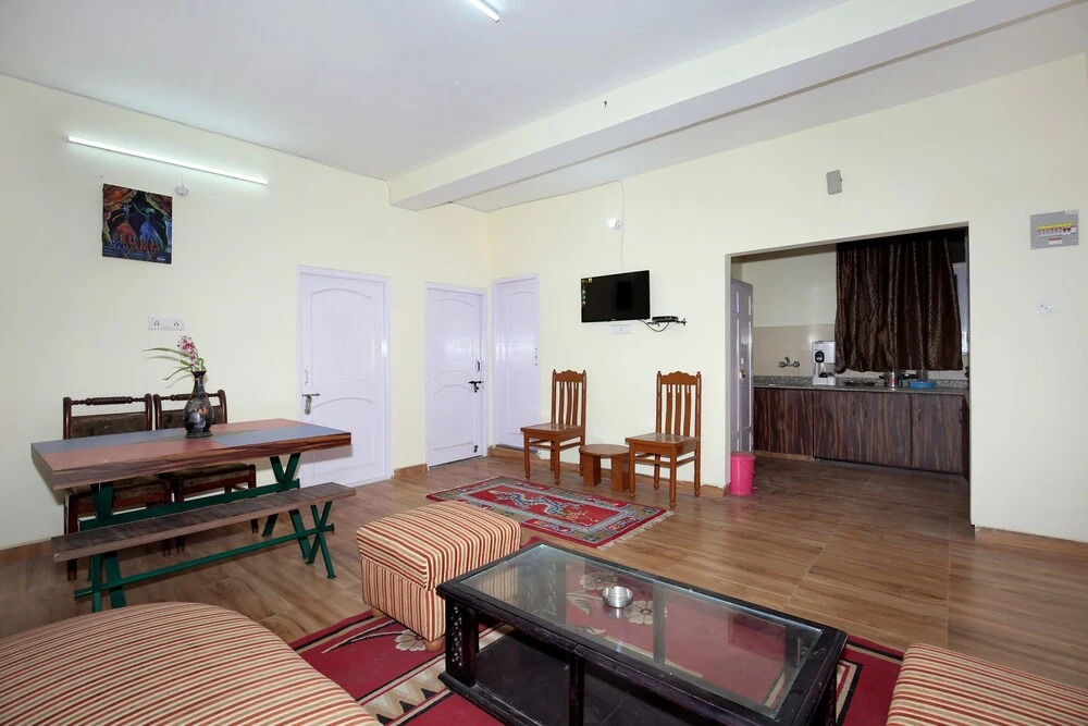 OYO 10165 Home 2BHK Snow View Apartment