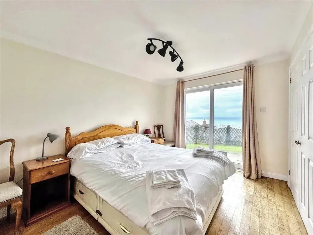 Porthleven Coastal Retreat with 5 Bedrooms