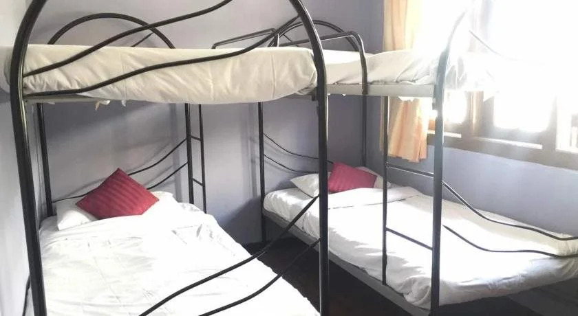 R&R Budget Inn - Hostel