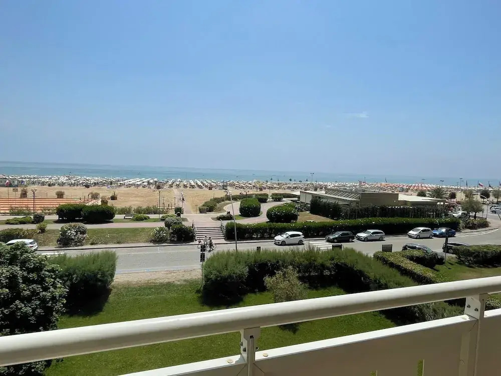 Apartment in a Prime Seafront Location