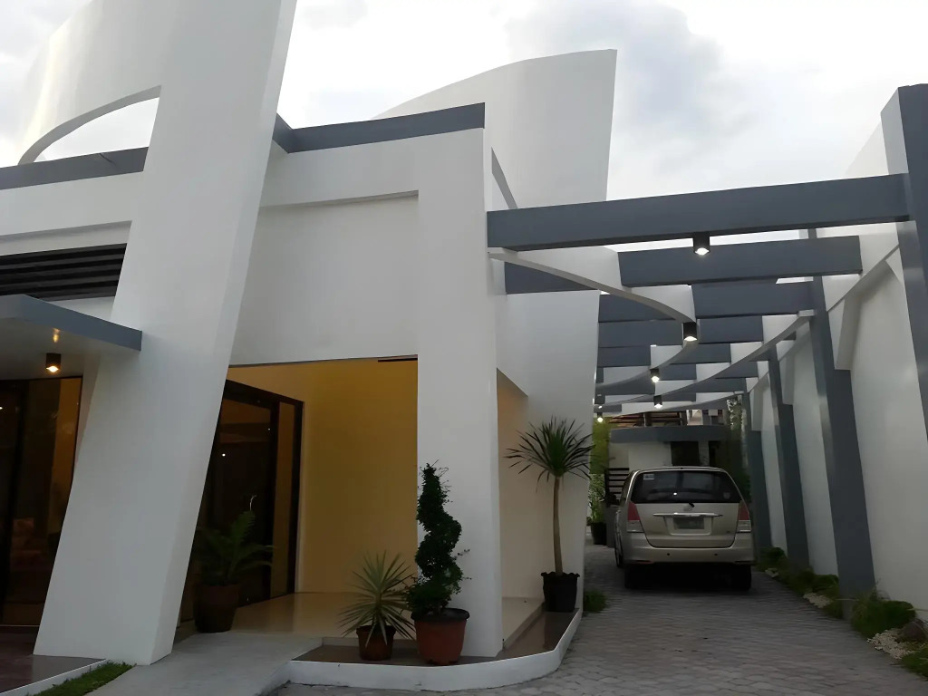 Dolyn Suites