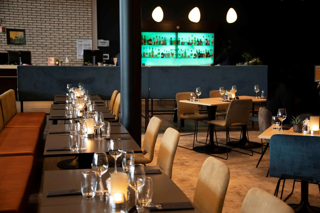 Park Inn by Radisson Oslo Airport Hotel West