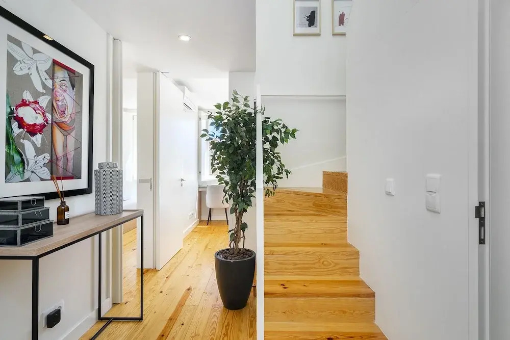 Alfama 2-Bed Minimalist Retreat For Digital Nomads & Remote Workers
