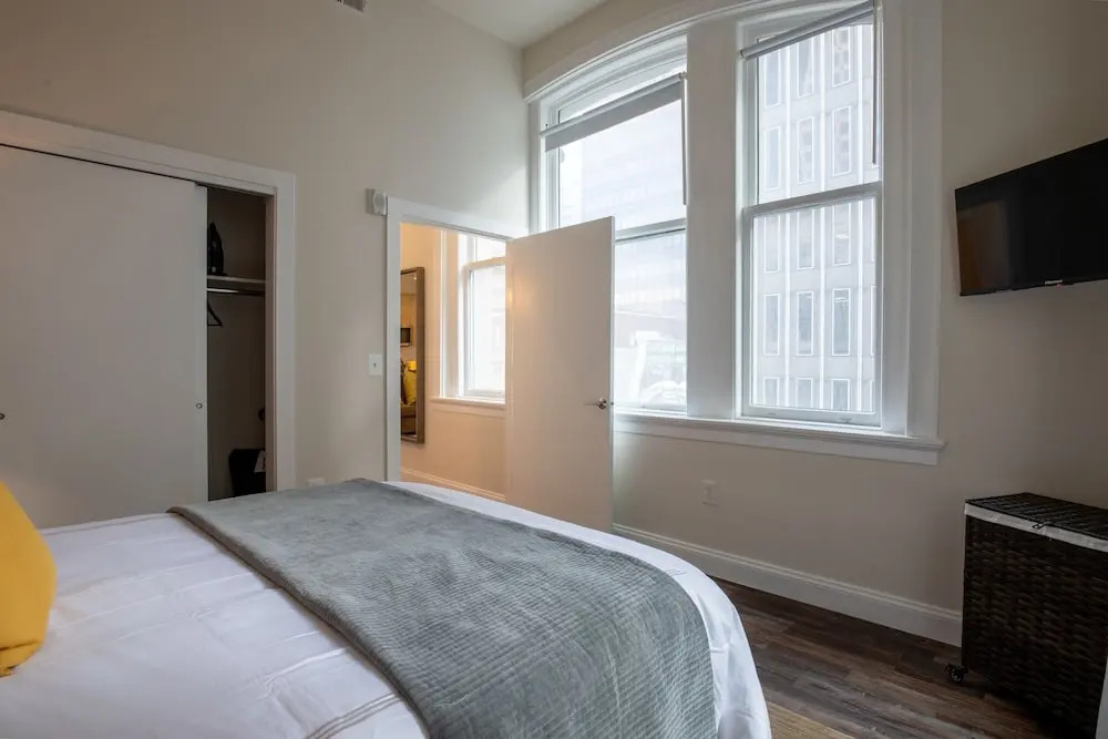 Inner Harbors Best Furnished Luxury Apartments 1 Bedroom Apts by Redawning