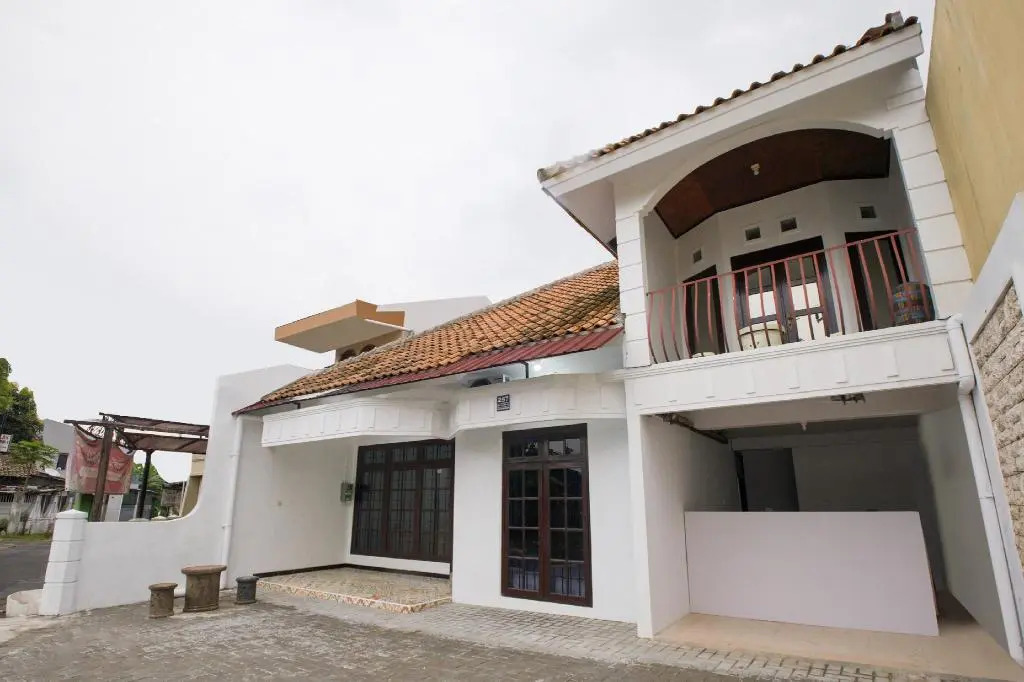 OYO 3467 White Residence
