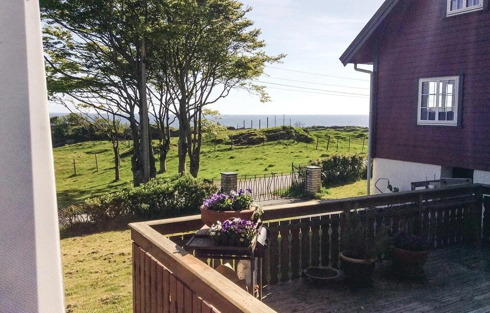 Stunning Home in Rogndalsvåg With 3 Bedrooms and Internet