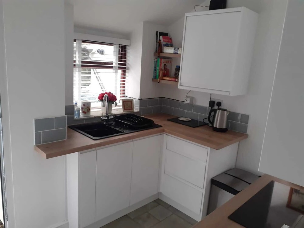 Immaculate 1 Bedroom Cottage sea View From Bedroom