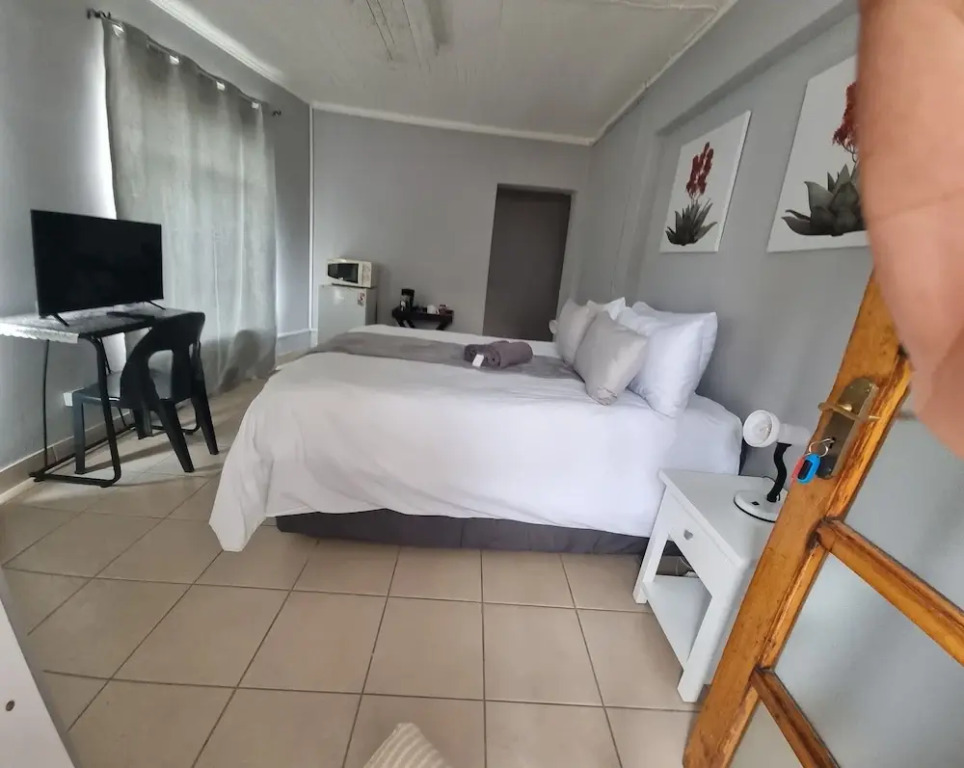 Stay at Home Airport Lodge