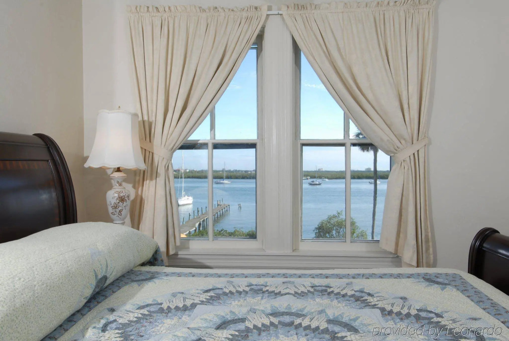 Night Swan Intracoastal B&B