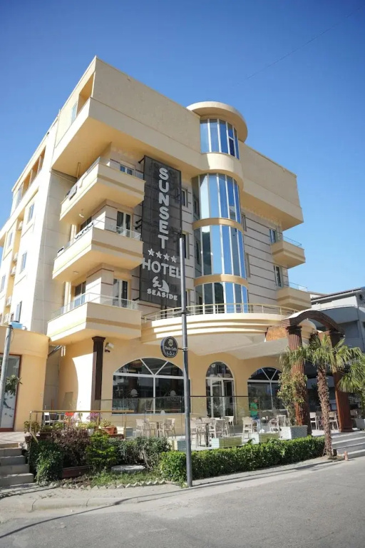 Eiza Apartments