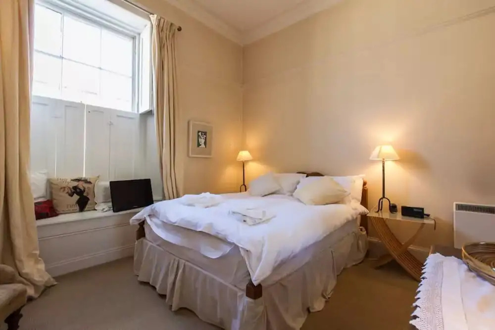 1 Bedroom New Town Flat