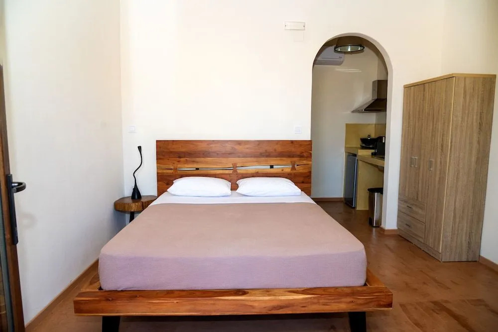 DIPOLIS luxury apartments Syros